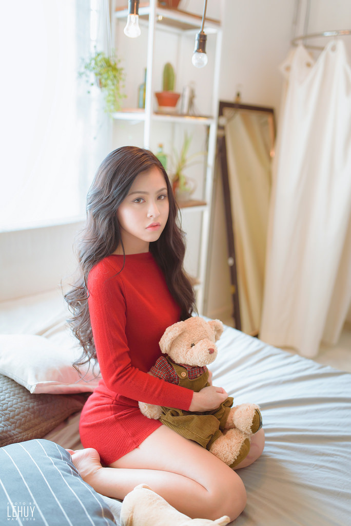 中心行的女人